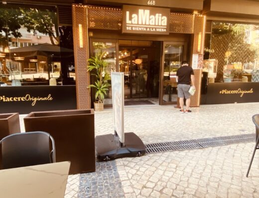 La Mafia se sienta a la mesa